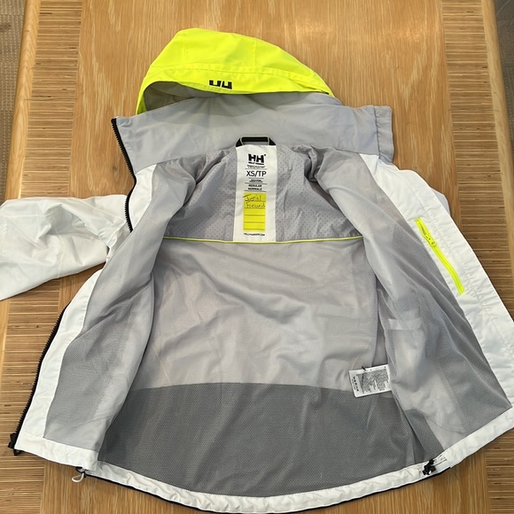 Helly Hensen Zip-Up Windbreaker & Raincoat - Picture 6 of 8